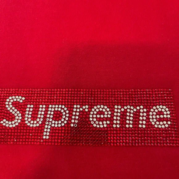 Supreme Swarovski box logo size M brand new